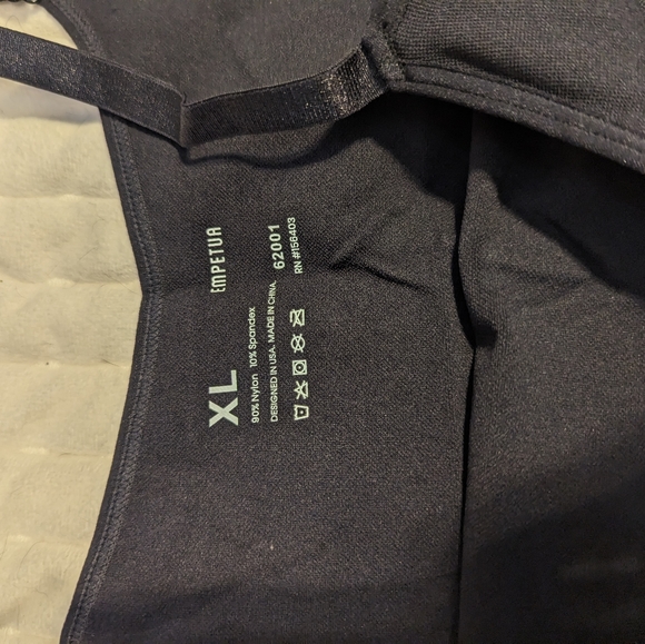 Empetua Scoop Neck Cami - Picture 2 of 3